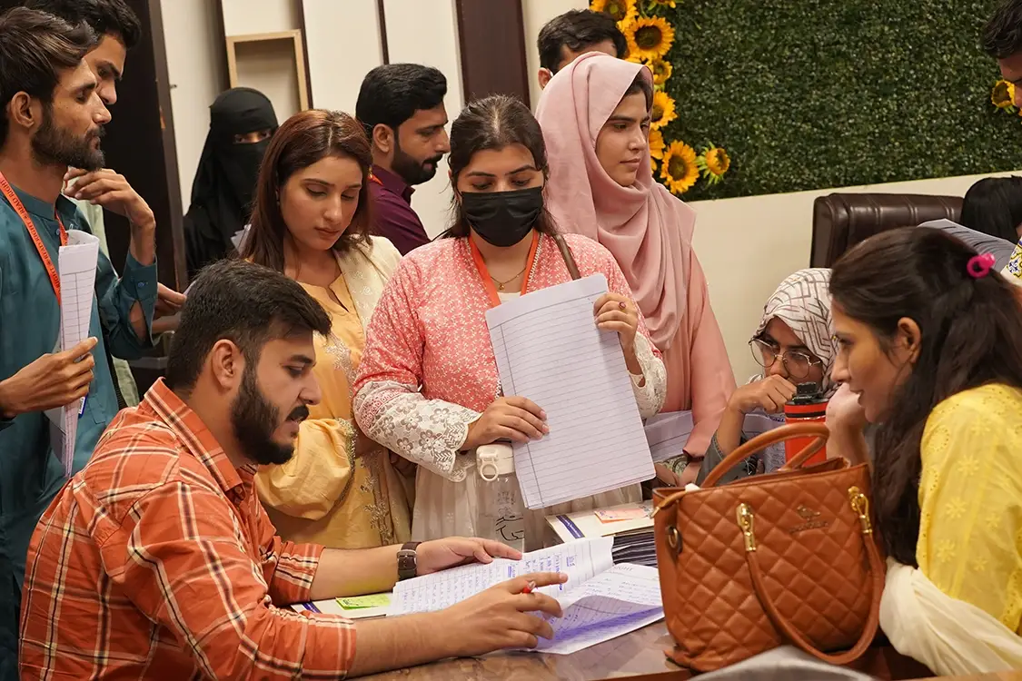 CSS aspirants participating in a feedback evaluation session at Read Right Institute, gaining insights and constructive feedback to improve their performance